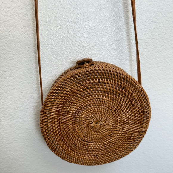 Round Rattan Cross-Body Purse - Picture 5 of 8